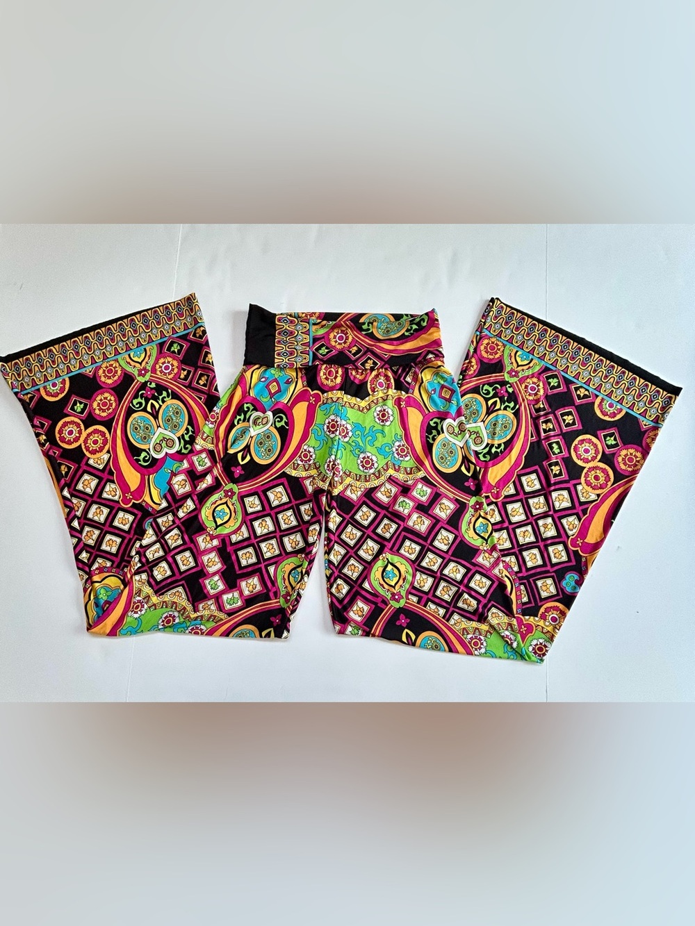 Vibrant Paisley Print Wide-Leg Women’s Pants with yoga waist